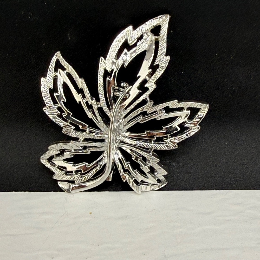 Vintage Estate Brooch Silver Tone Textured Open Work Leaf Autumn 2in